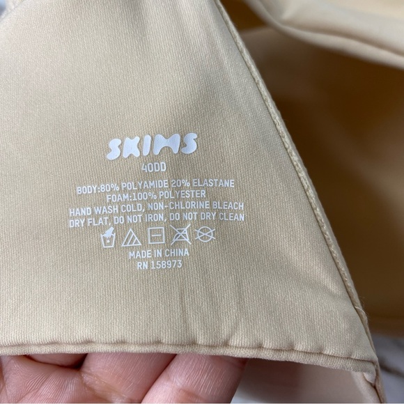 Skims Underwire bra size 40DD Sand, It's new, but I washed it. Never worn. - Picture 4 of 8